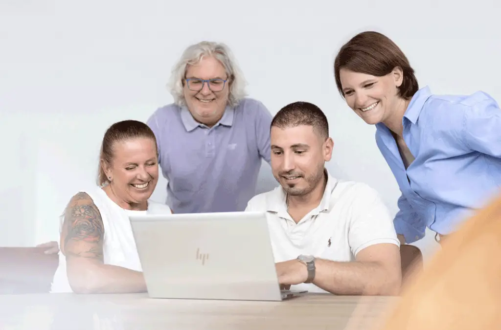 teamgeist und Zusammenarbeit auf Augenhöhe